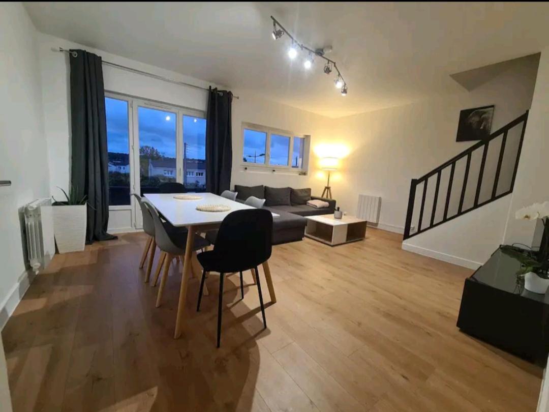 Duplex Familial Proche Gare Et Hyper Centre Ville Villepreux Luaran gambar
